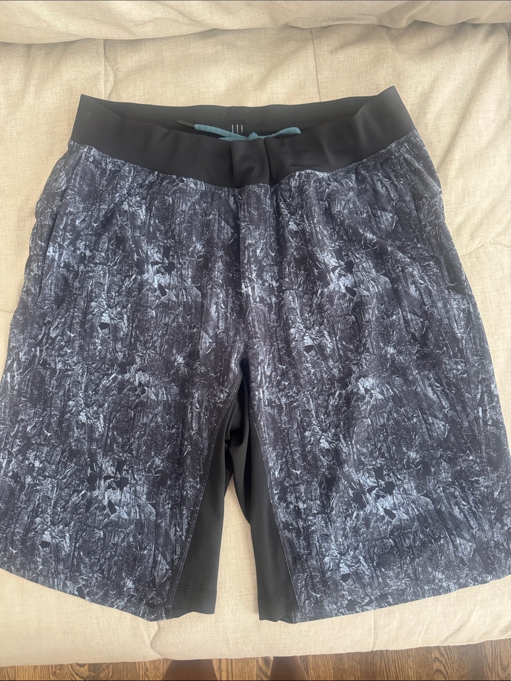 lululemon athletica Men's Black & Gray Marbled Swim Hybrids